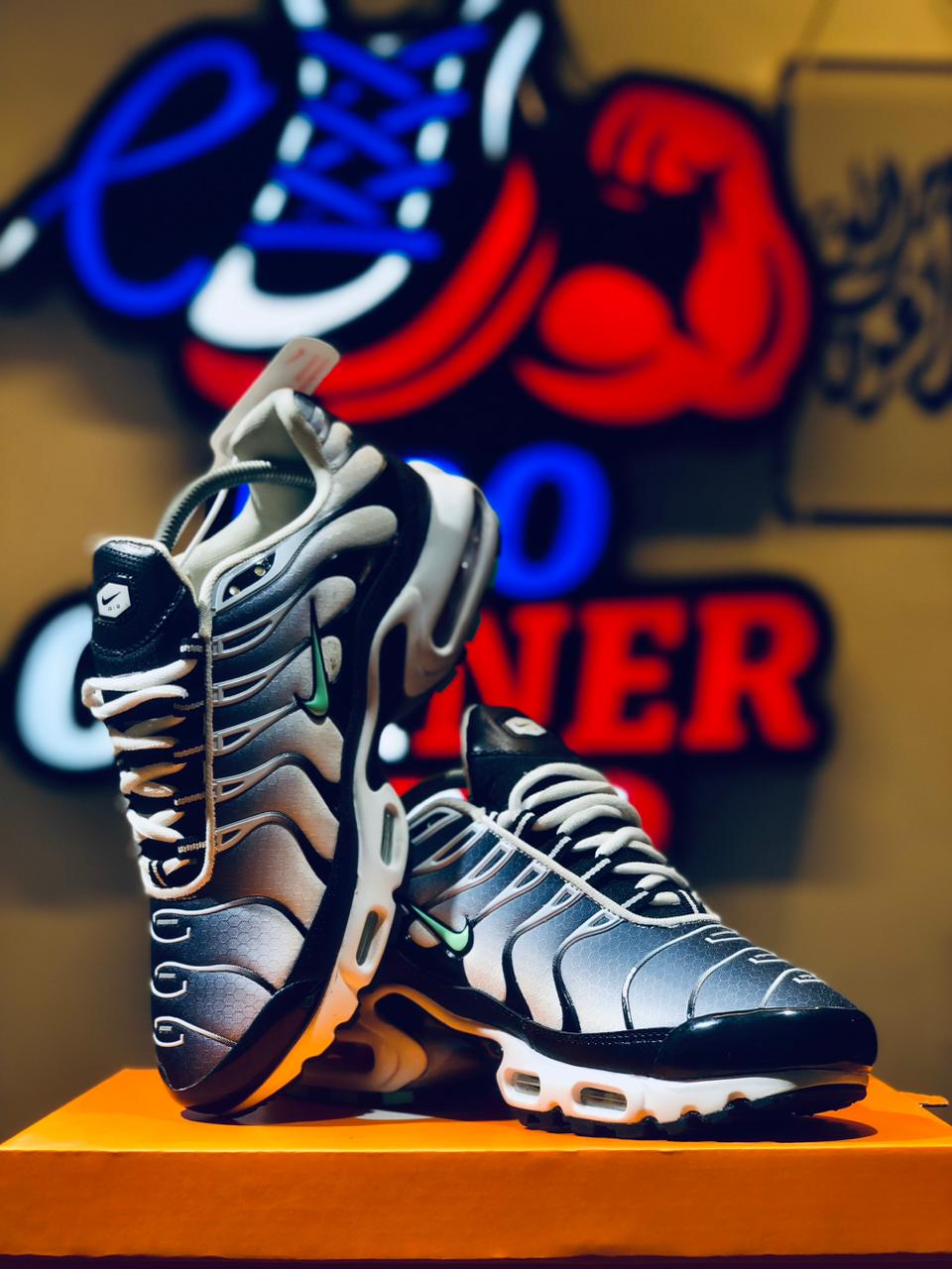 NIKE Tn - Oreo Green